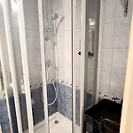2 Separate Bedrooms And Living Fully Equipped With Ac Budapest