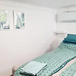 2 Separate Bedrooms And Living Fully Equipped With Ac Appartamento Budapest