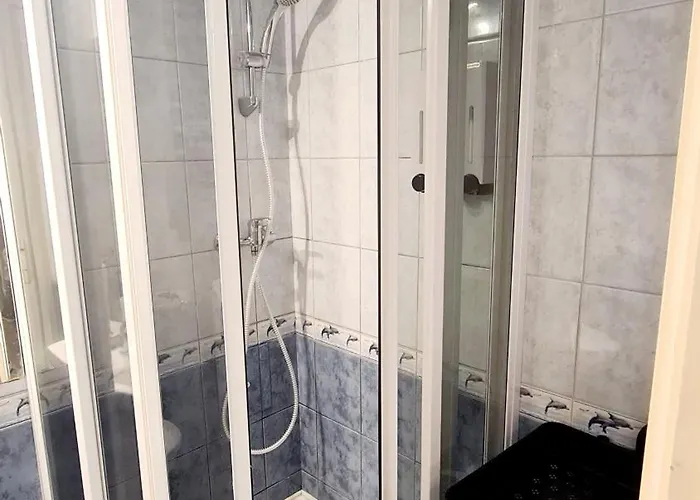 2 Separate Bedrooms And Living Fully Equipped With Ac Βουδαπέστη