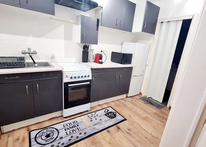 Apartament 2 Separate Bedrooms And Living Fully Equipped With Ac