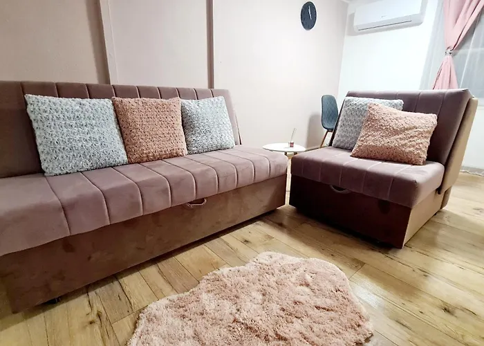 2 Separate Bedrooms And Living Fully Equipped With Ac *