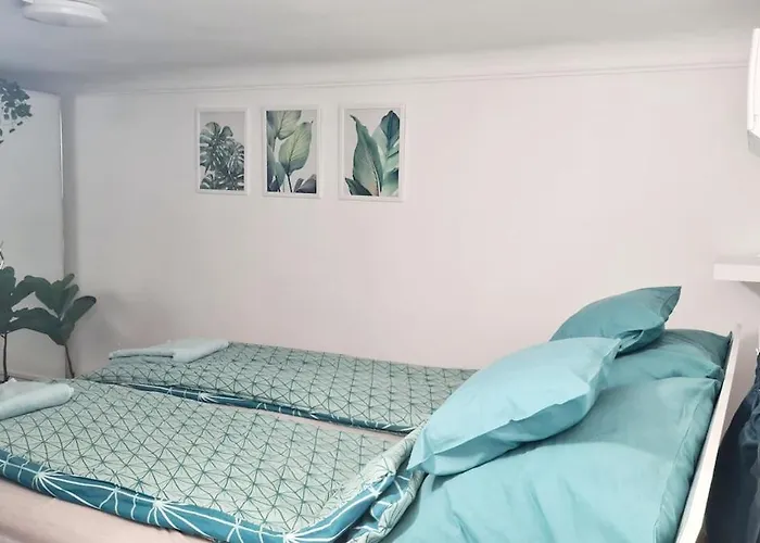 2 Separate Bedrooms And Living Fully Equipped With Ac Apartament