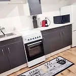 דירה 2 Separate Bedrooms And Living Fully Equipped With Ac