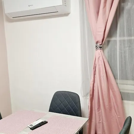 Apartament 2 Separate Bedrooms And Living Fully Equipped With Ac