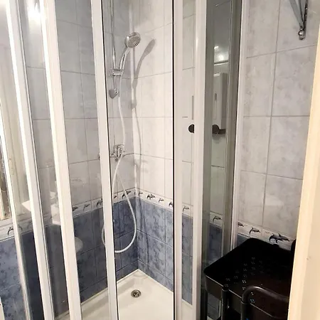 2 Separate Bedrooms And Living Fully Equipped With Ac Budapesta