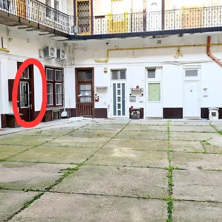 2 Separate Bedrooms And Living Fully Equipped With Ac Apartament *