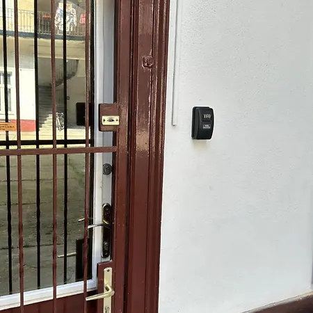 2 Separate Bedrooms And Living Fully Equipped With Ac * Budapesta
