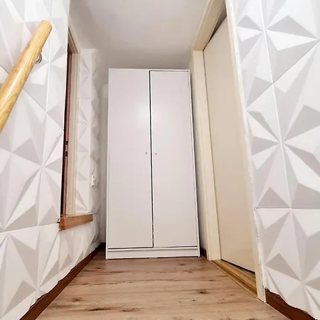 2 Separate Bedrooms And Living Fully Equipped With Ac *