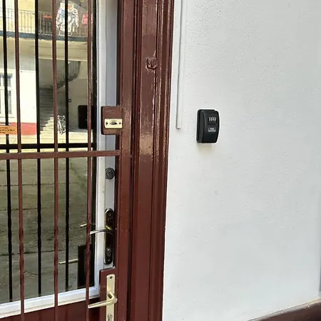 2 Separate Bedrooms And Living Fully Equipped With Ac * Budapeste